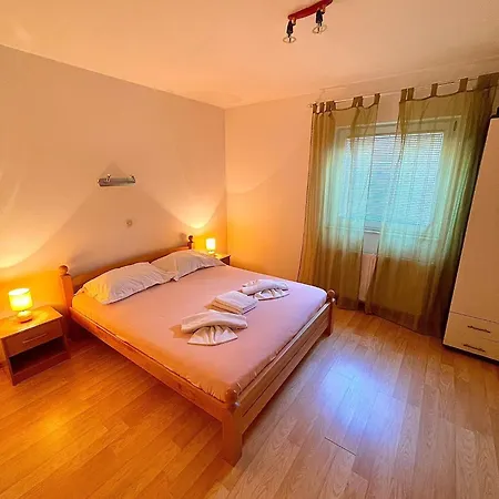 Luka Apartment *